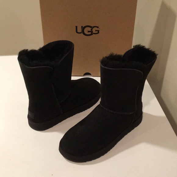 ugg classic cuff short black
